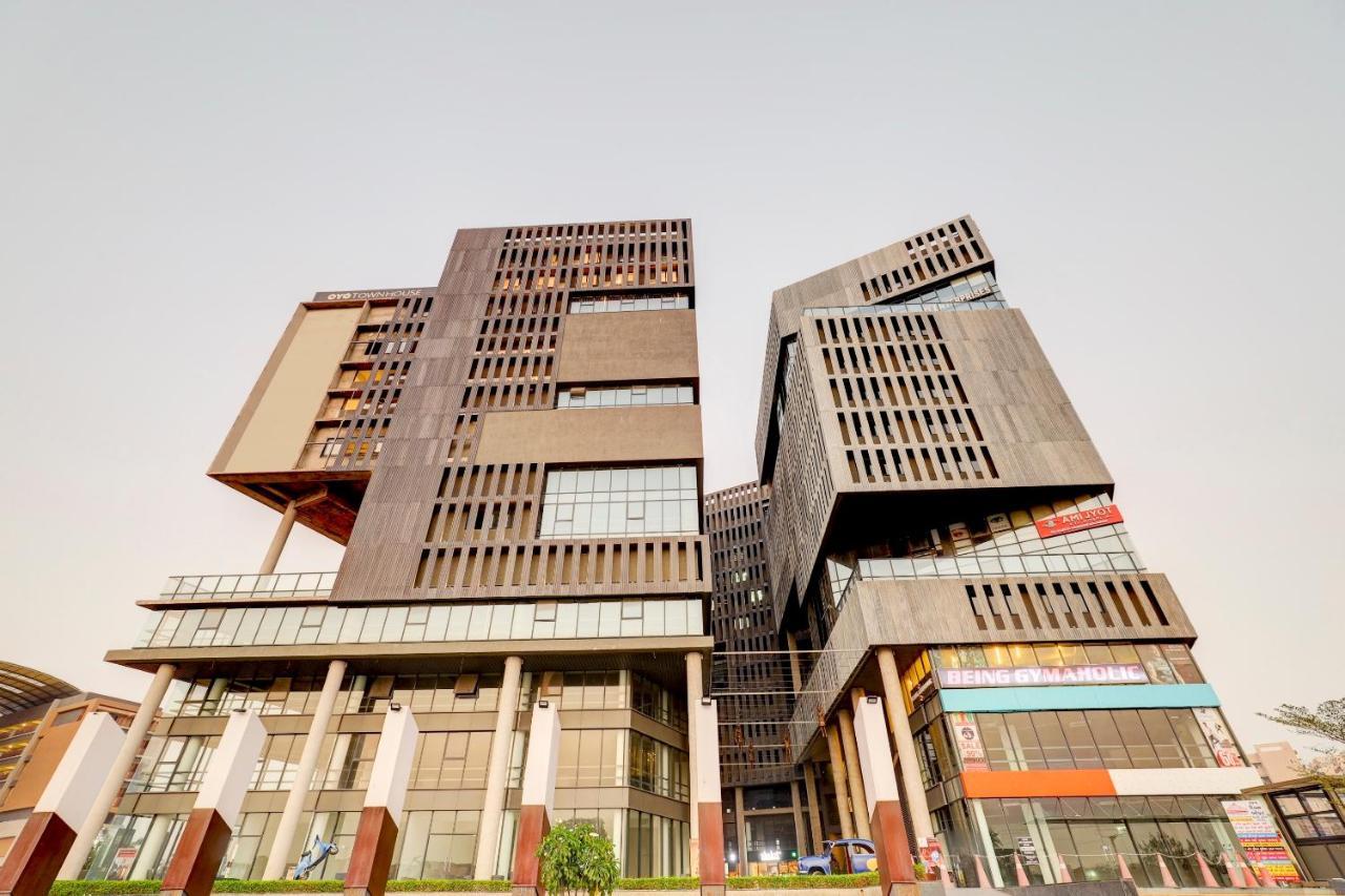 Super Townhouse Rajyash Rise Hotel Sarkhej Kültér fotó