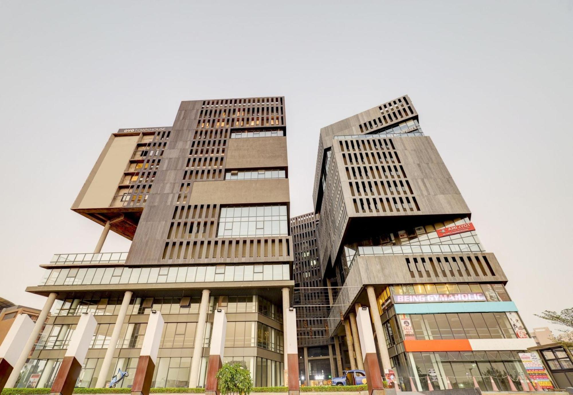 Super Townhouse Rajyash Rise Hotel Sarkhej Kültér fotó